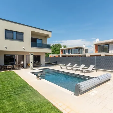Angelina With Private Pool *
