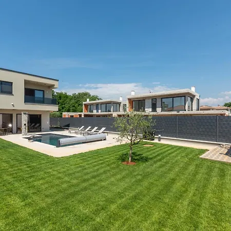 Angelina With Private Pool Villa