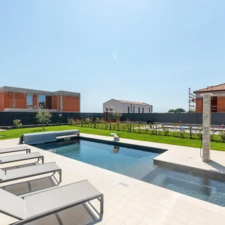 Angelina With Private Pool *