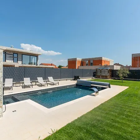 Villa Angelina With Private Pool Kaštelir
