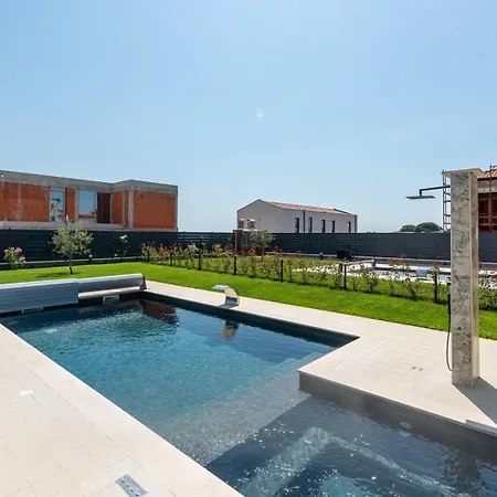 Angelina With Private Pool *